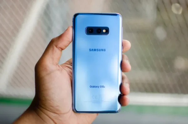 Samsung Galaxy S10E - Imagen 2